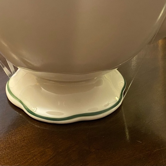 ☘️NEW☘️ Shamrock Fine Porcelain Teapot☘️ - Picture 4 of 5